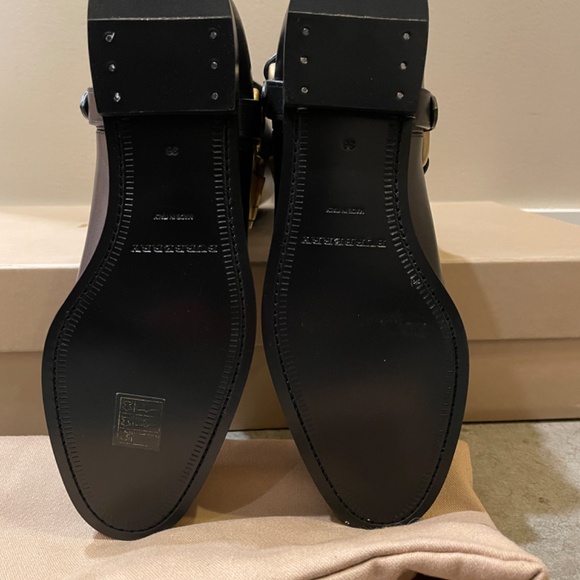 Burberry Equestrian detail Leather Boot - Picture 5 of 8